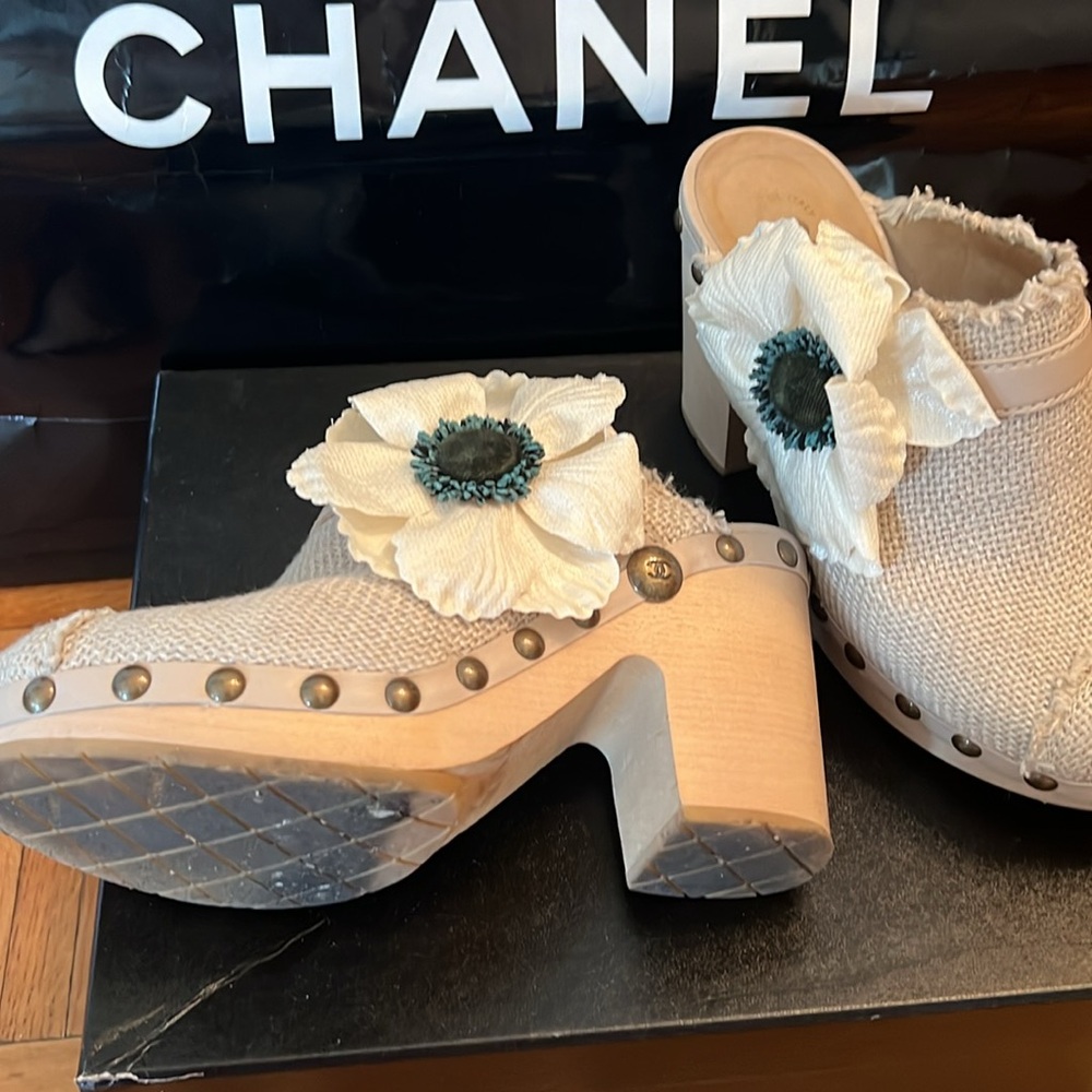 Runway Chanel Clogs Canvas Studded Camellia Flower Shoes Italy 38 - Picture 4 of 9